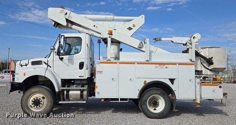 image for item EJ7421 2007 Freightliner Business Class M2 bucket truck