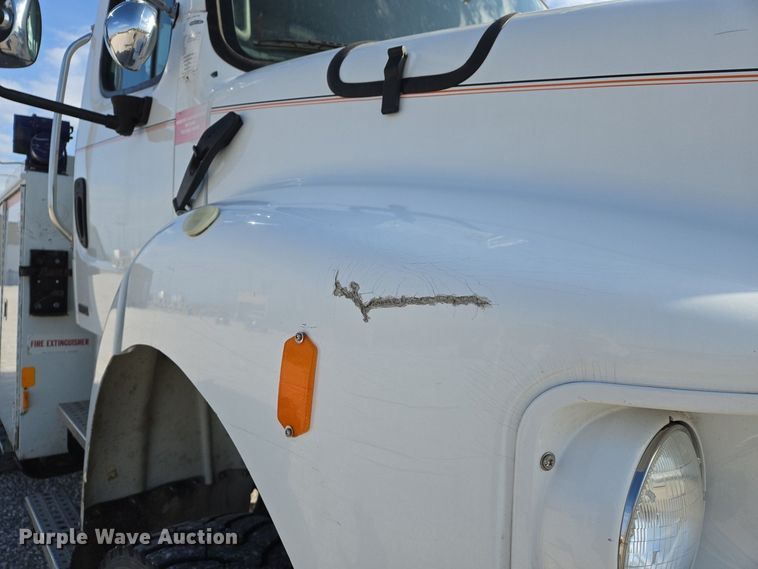 image for item EJ7421 2007 Freightliner Business Class M2 bucket truck