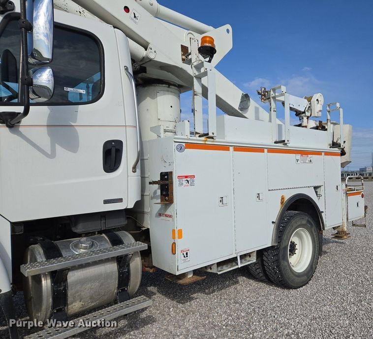 image for item EJ7421 2007 Freightliner Business Class M2 bucket truck