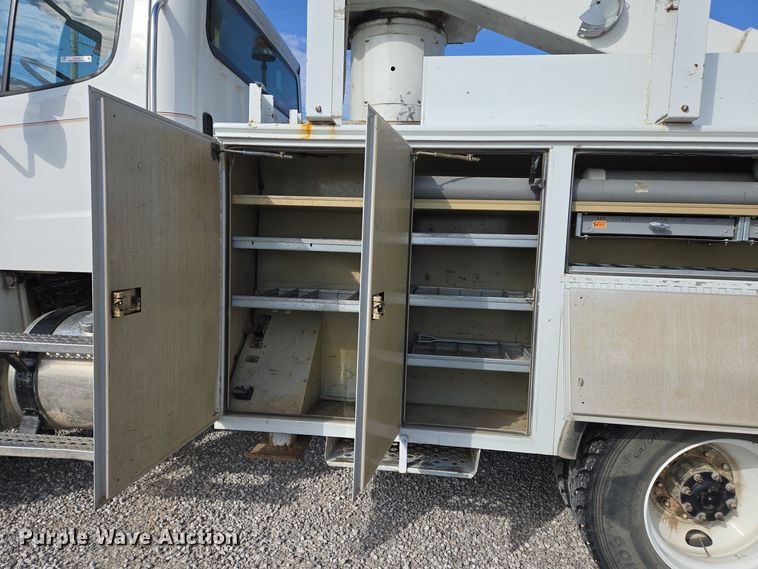 image for item EJ7421 2007 Freightliner Business Class M2 bucket truck