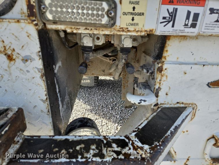 image for item EJ7421 2007 Freightliner Business Class M2 bucket truck