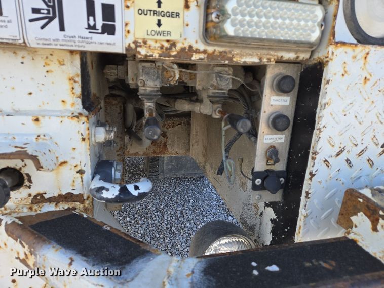 image for item EJ7421 2007 Freightliner Business Class M2 bucket truck