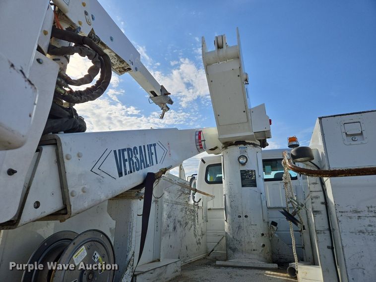 image for item EJ7421 2007 Freightliner Business Class M2 bucket truck