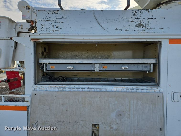 image for item EJ7421 2007 Freightliner Business Class M2 bucket truck