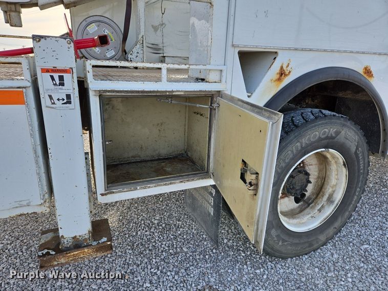 image for item EJ7421 2007 Freightliner Business Class M2 bucket truck