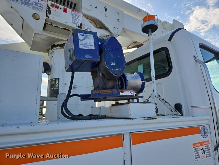 image for item EJ7421 2007 Freightliner Business Class M2 bucket truck