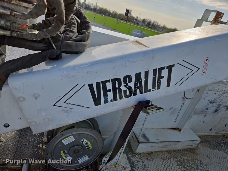 image for item EJ7421 2007 Freightliner Business Class M2 bucket truck