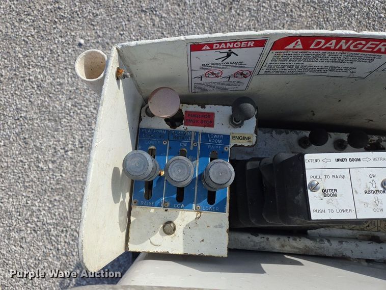 image for item EJ7421 2007 Freightliner Business Class M2 bucket truck