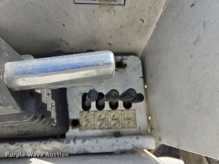 image for item EJ7421 2007 Freightliner Business Class M2 bucket truck