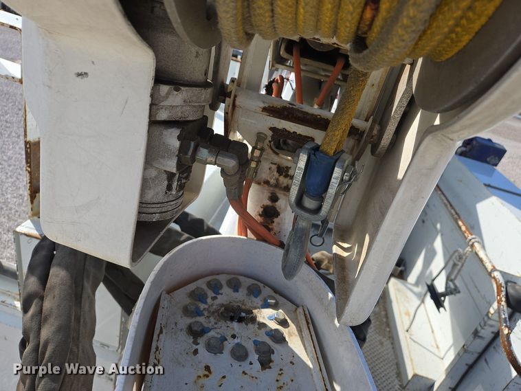 image for item EJ7421 2007 Freightliner Business Class M2 bucket truck