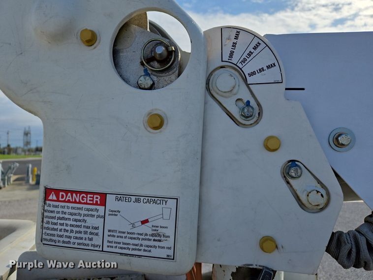 image for item EJ7421 2007 Freightliner Business Class M2 bucket truck