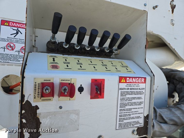 image for item EJ7421 2007 Freightliner Business Class M2 bucket truck