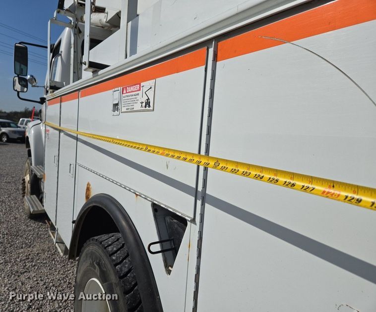 image for item EJ7421 2007 Freightliner Business Class M2 bucket truck