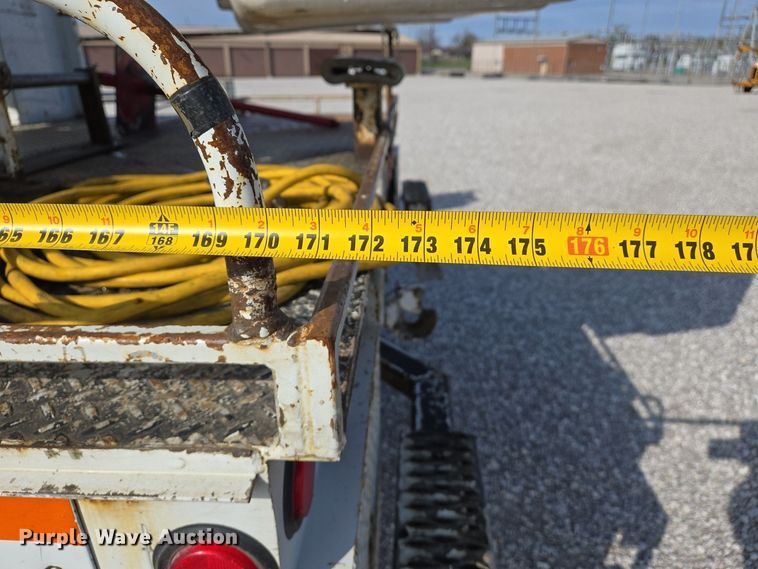 image for item EJ7421 2007 Freightliner Business Class M2 bucket truck