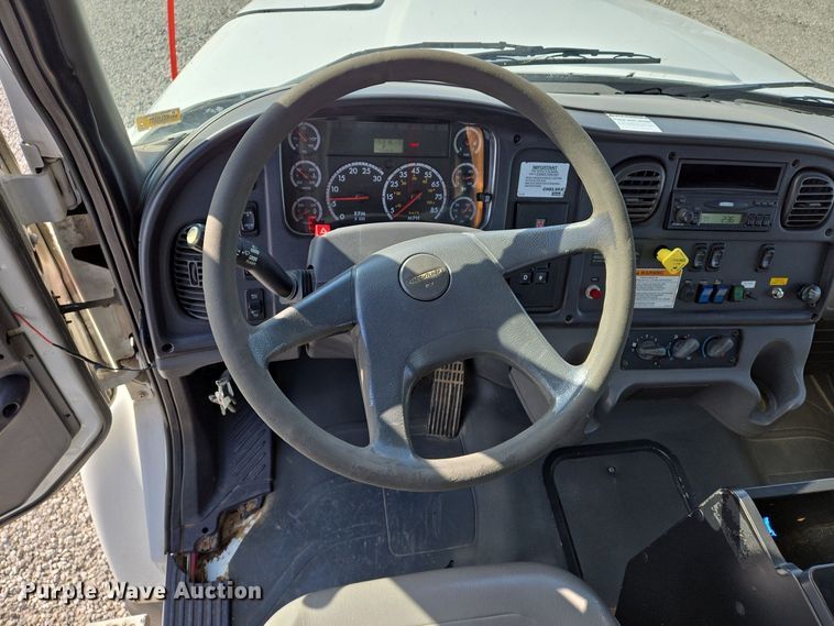 image for item EJ7421 2007 Freightliner Business Class M2 bucket truck