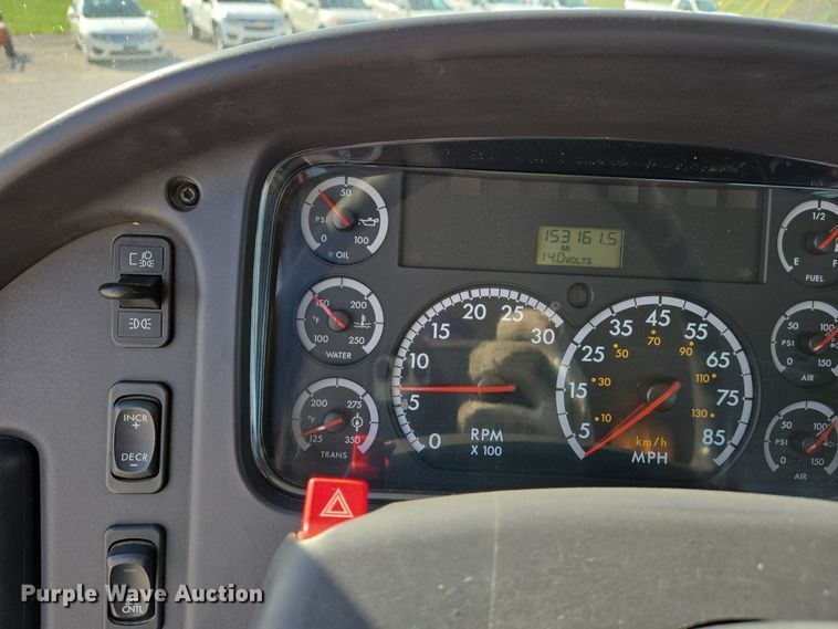 image for item EJ7421 2007 Freightliner Business Class M2 bucket truck