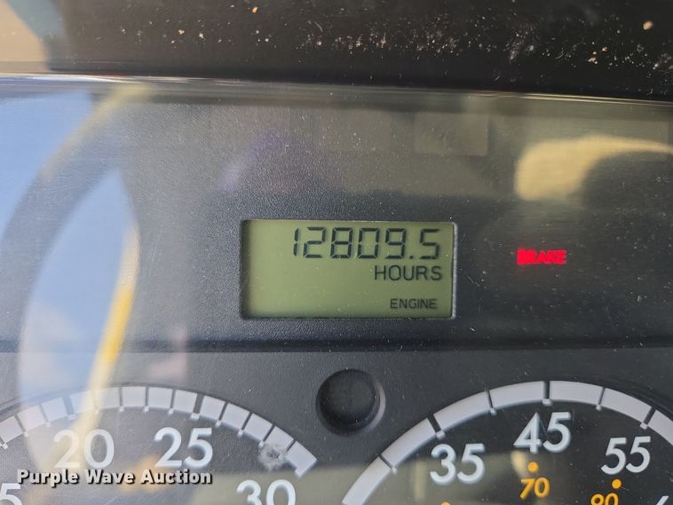 image for item EJ7421 2007 Freightliner Business Class M2 bucket truck