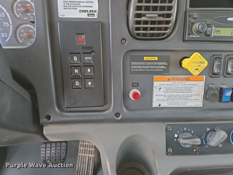 image for item EJ7421 2007 Freightliner Business Class M2 bucket truck