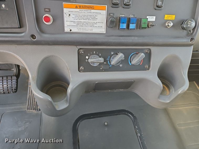 image for item EJ7421 2007 Freightliner Business Class M2 bucket truck