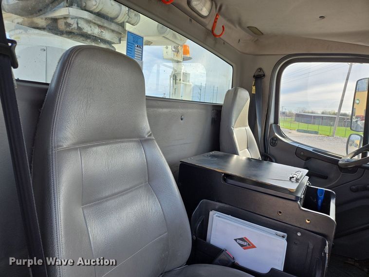 image for item EJ7421 2007 Freightliner Business Class M2 bucket truck