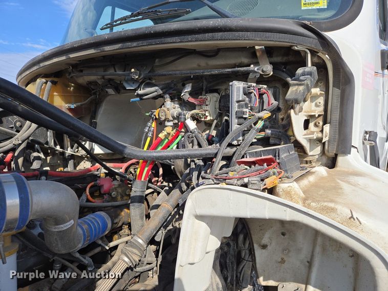 image for item EJ7421 2007 Freightliner Business Class M2 bucket truck