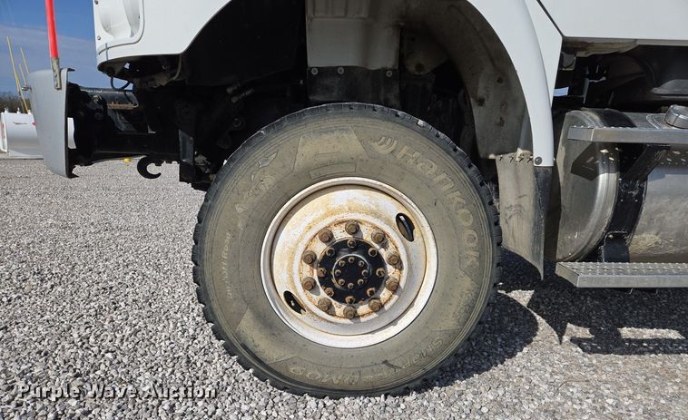 image for item EJ7421 2007 Freightliner Business Class M2 bucket truck