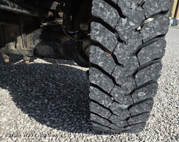 image for item EJ7421 2007 Freightliner Business Class M2 bucket truck