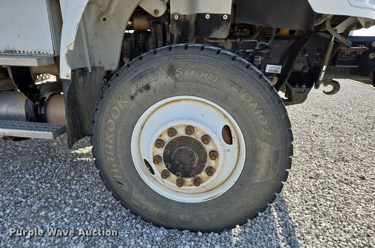 image for item EJ7421 2007 Freightliner Business Class M2 bucket truck