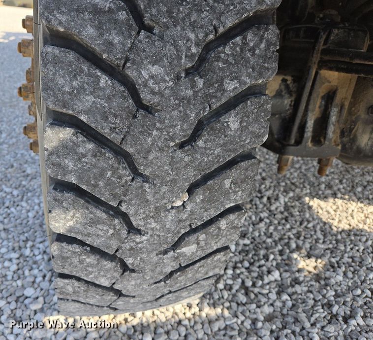 image for item EJ7421 2007 Freightliner Business Class M2 bucket truck