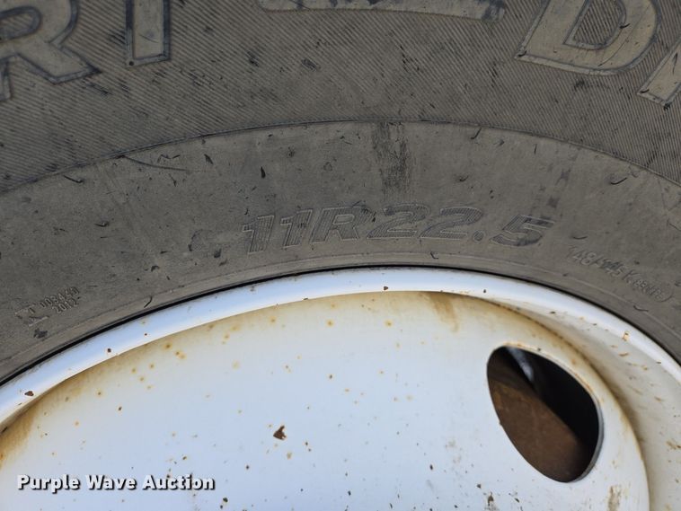 image for item EJ7421 2007 Freightliner Business Class M2 bucket truck