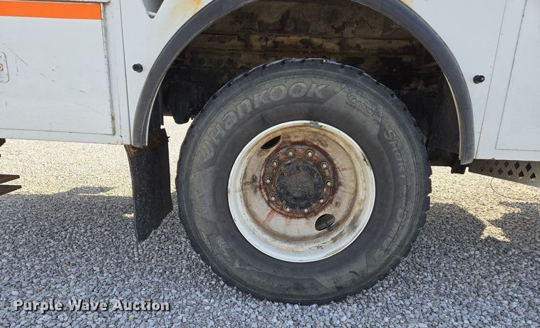 image for item EJ7421 2007 Freightliner Business Class M2 bucket truck