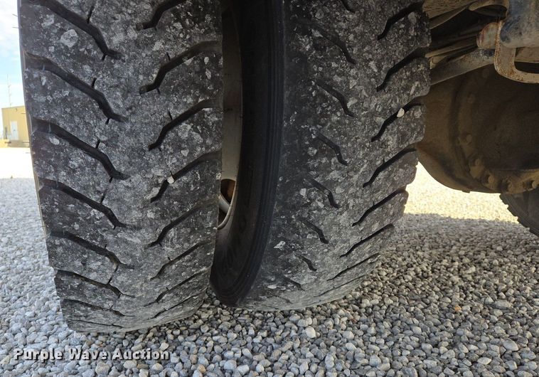 image for item EJ7421 2007 Freightliner Business Class M2 bucket truck