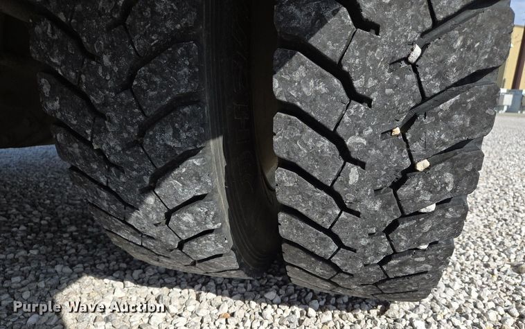 image for item EJ7421 2007 Freightliner Business Class M2 bucket truck