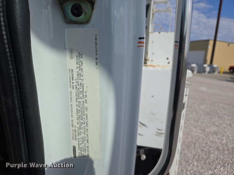 image for item EJ7421 2007 Freightliner Business Class M2 bucket truck