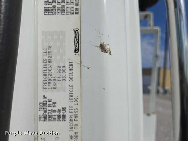 image for item EJ7421 2007 Freightliner Business Class M2 bucket truck