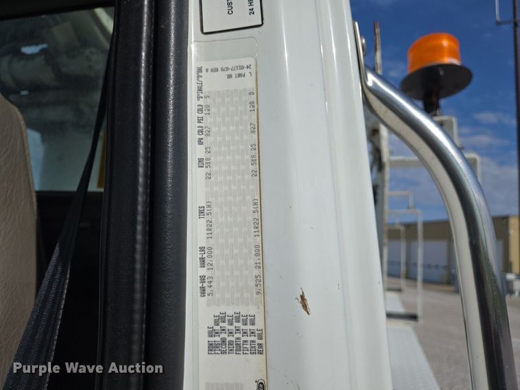 image for item EJ7421 2007 Freightliner Business Class M2 bucket truck