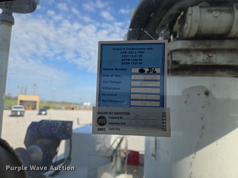 image for item EJ7421 2007 Freightliner Business Class M2 bucket truck