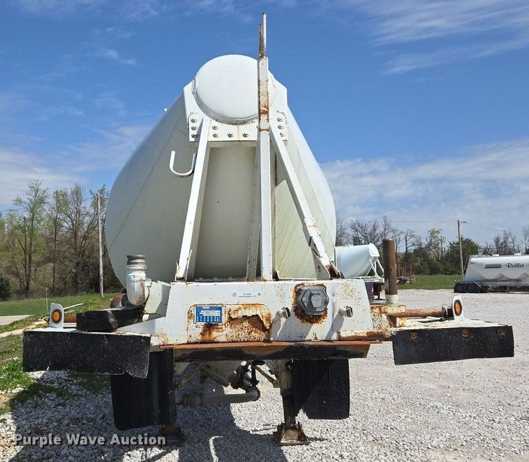 image for item EJ7436 1976 Fruehauf pneumatic dry bulk trailer