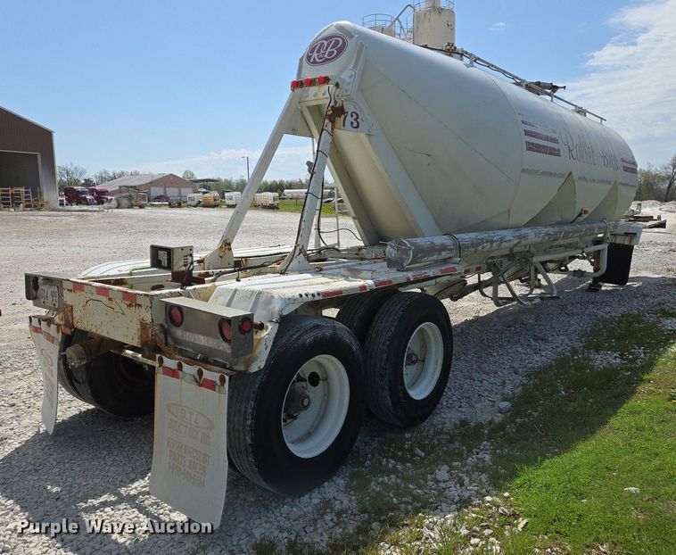 image for item EJ7436 1976 Fruehauf pneumatic dry bulk trailer