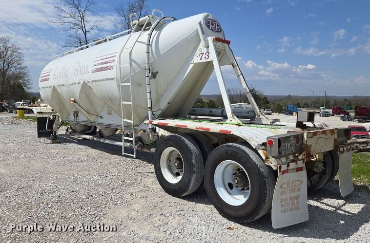 image for item EJ7436 1976 Fruehauf pneumatic dry bulk trailer