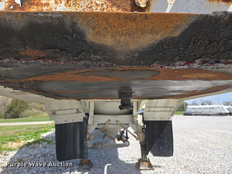 image for item EJ7436 1976 Fruehauf pneumatic dry bulk trailer