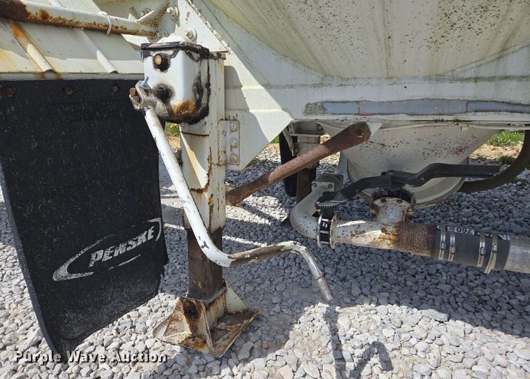 image for item EJ7436 1976 Fruehauf pneumatic dry bulk trailer