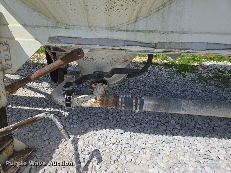 image for item EJ7436 1976 Fruehauf pneumatic dry bulk trailer