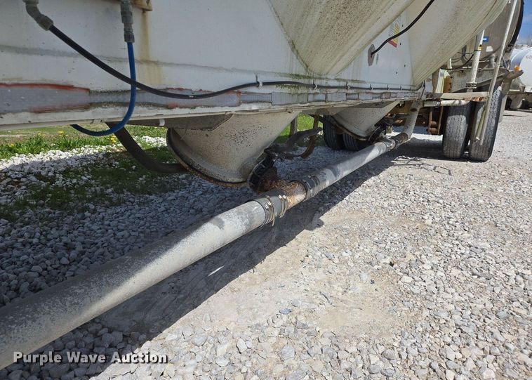 image for item EJ7436 1976 Fruehauf pneumatic dry bulk trailer