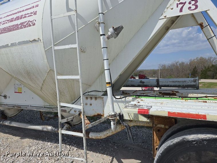 image for item EJ7436 1976 Fruehauf pneumatic dry bulk trailer