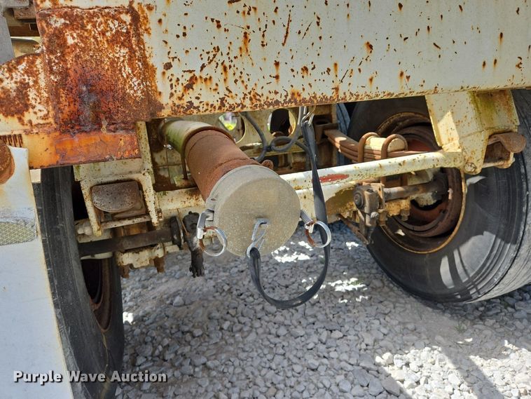 image for item EJ7436 1976 Fruehauf pneumatic dry bulk trailer