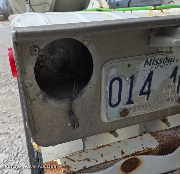 image for item EJ7436 1976 Fruehauf pneumatic dry bulk trailer