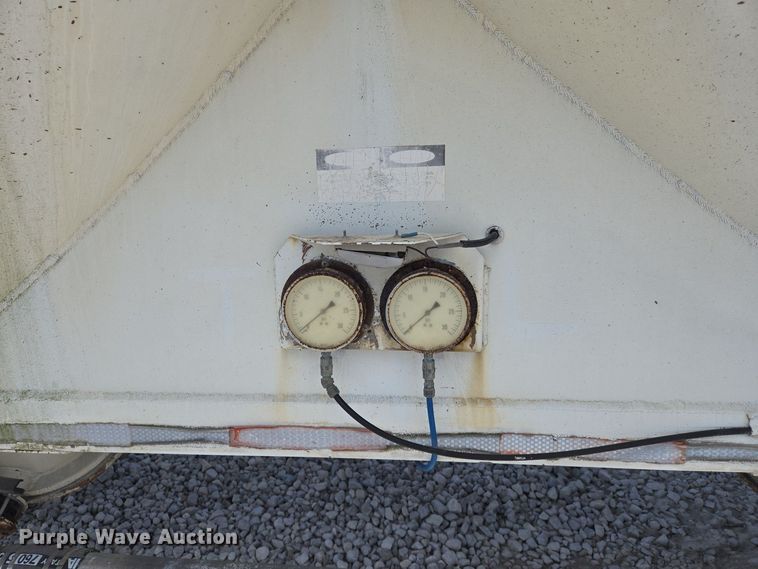 image for item EJ7436 1976 Fruehauf pneumatic dry bulk trailer