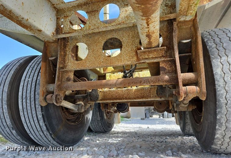 image for item EJ7436 1976 Fruehauf pneumatic dry bulk trailer