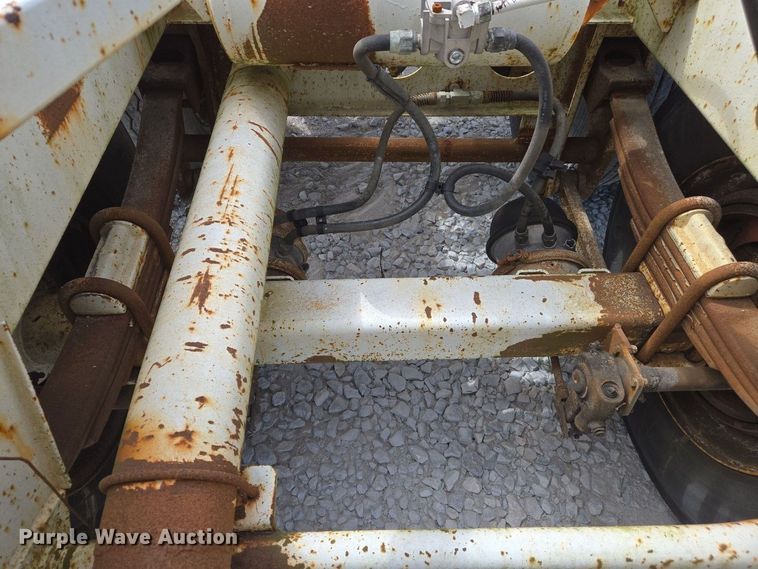 image for item EJ7436 1976 Fruehauf pneumatic dry bulk trailer